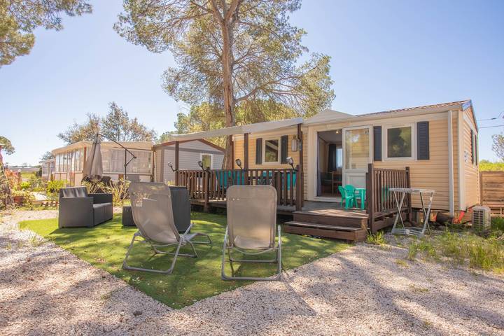 Camping pour 5 personnes, avec Jacuzzi et Bassin pour enfant