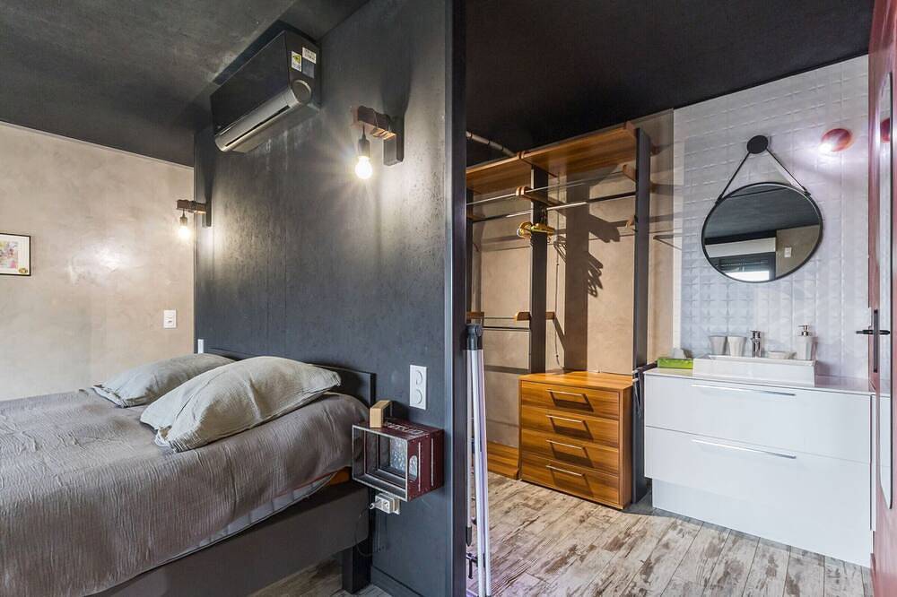 Industrial-style gîte near Grandlieu Lake, private parking in Saint-Mars-de-Coutais, Nantes region