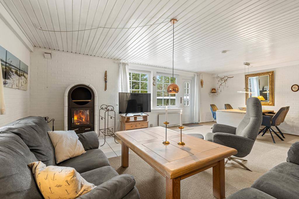 Gemütliches Reetdachhaus mit geschlossener Terrasse, 6 Personen in Blavand, Varde