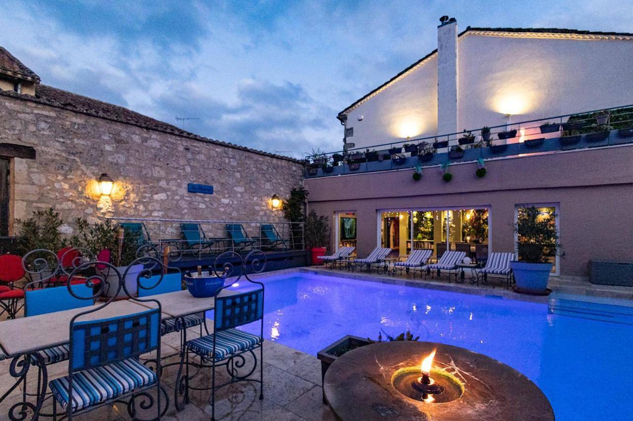 Maison Toscane in a remarkable village - heated pool, jacuzzi, billiard & ensuite luxury bedrooms in Terraube, Gers