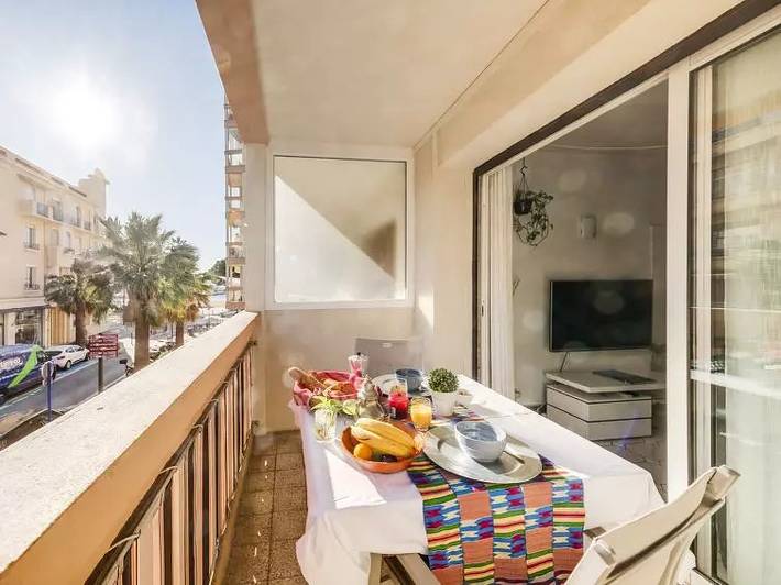 Gîte pour 4 personnes, avec terrasse dans Casino De Sainte Maxime