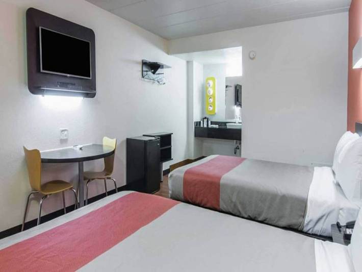 Apartamento entero, 2 camas matrimoniales | Mininevera, No fumadores in Glassboro, Nueva Jersey