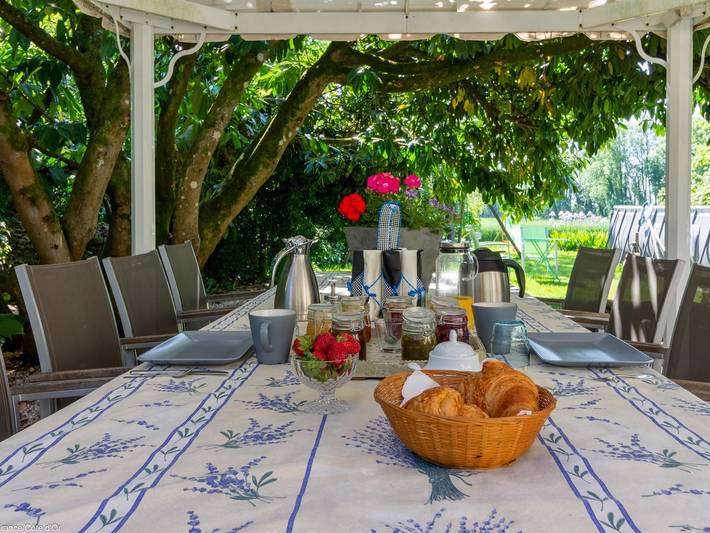 Steinhaus mit großem Garten und Pool, ruhig, 4 Schlafzimmer in Boussenois, Dijon und Umgebung