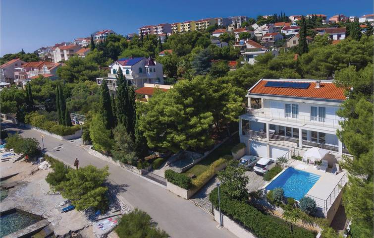 Location de vacances pour 11 personnes, avec terrasse à Rogoznica - 3