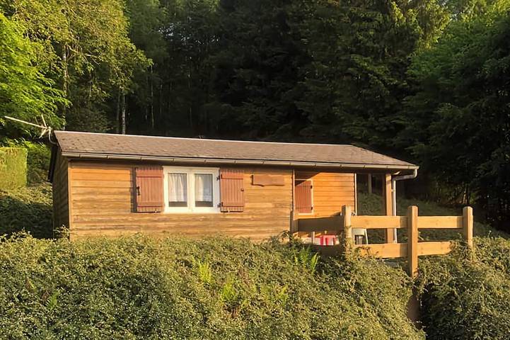 Gîte pour 4 personnes, avec jardin à Tournavaux