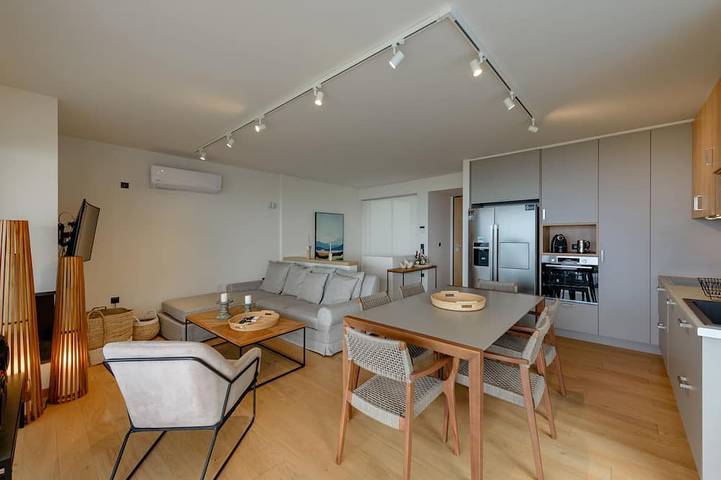 Location de vacances pour 4 personnes, avec jardin et balcon dans Saronida