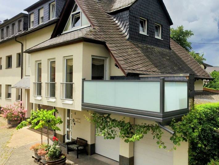 Ferienwohnung für 4 Personen, mit Terrasse und Balkon/Terrasse in Ernst