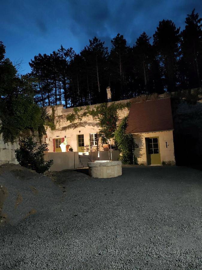 Location de vacances pour 2 personnes, avec Terrasse ainsi que Jardin et Vue à Perrusson