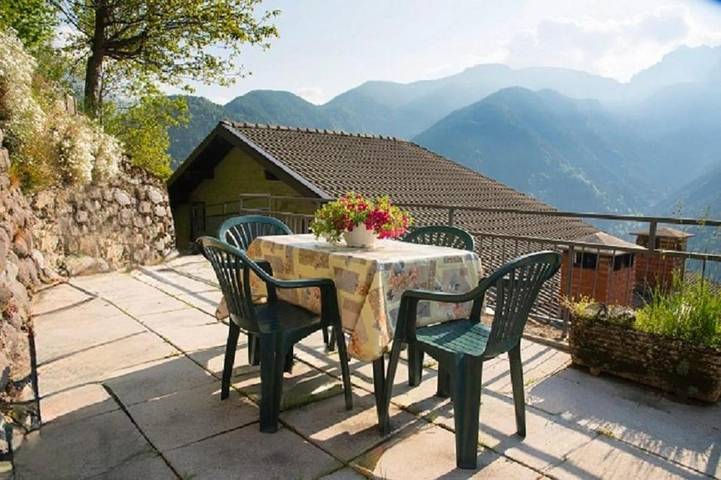 Gîte pour 6 personnes, avec vue et terrasse à Colere
