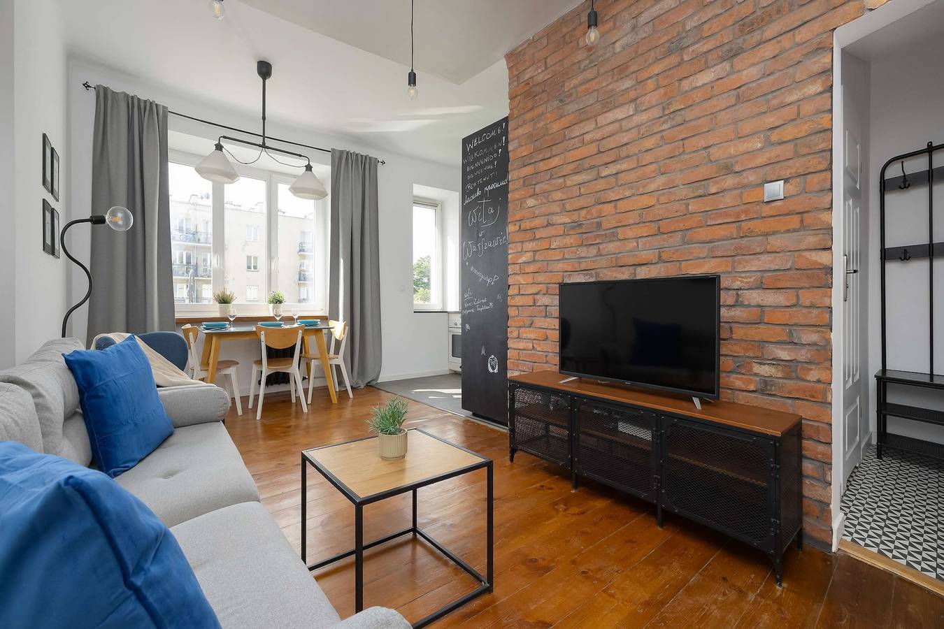 Ganze Wohnung, Cosy Apartment with a Desk | Close to the Underground | Smart Tv in Żoliborz, Warschau