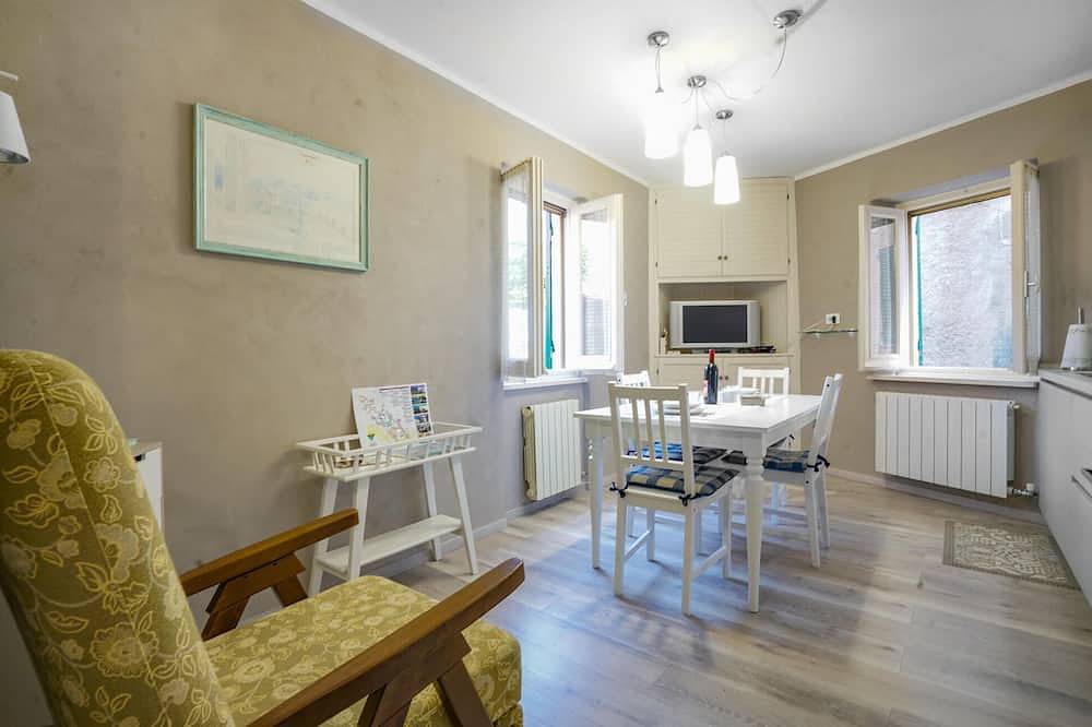 Entire apartment, Awesome apartment in Carro with Wifi in Carro (Village), Carro (Liguria)