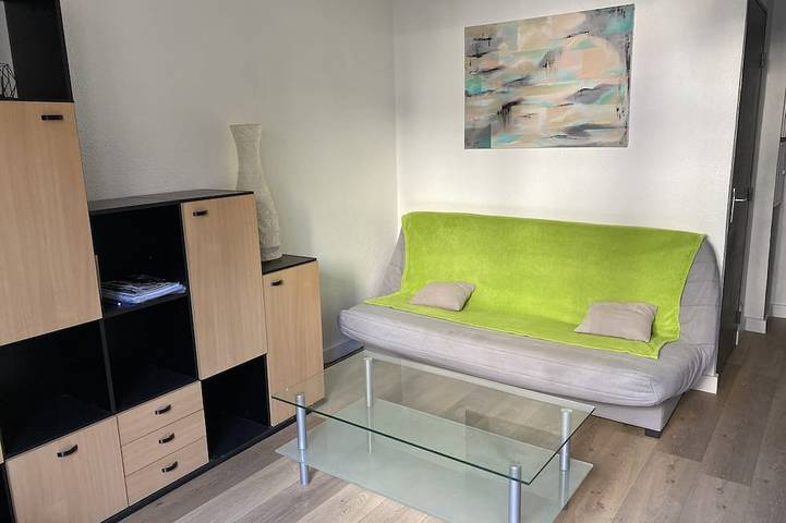 Entire apartment, T2 apartment 100 meters bright, fully furnished baths in Gréoux-les-Bains, Alpes-de-Haute-Provence