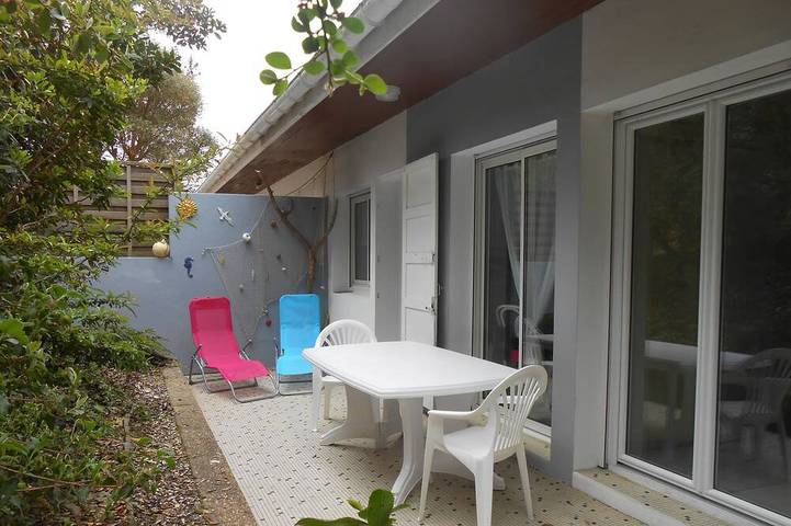 Gîte pour 6 personnes, avec terrasse et jardin dans Plage Naturistes