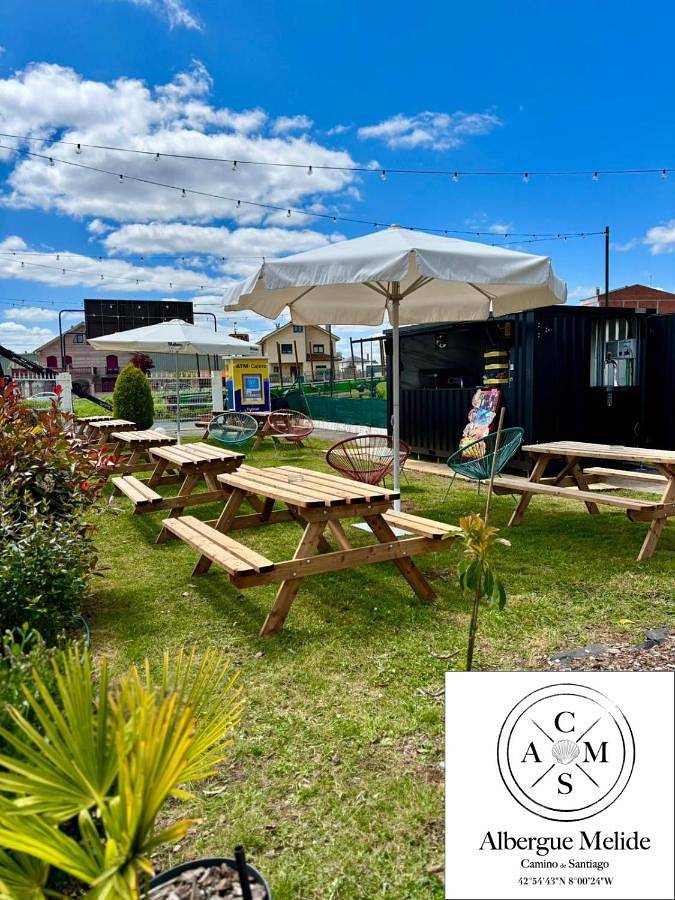 Hostal para 12 personas, con Terraza y Jardín en Melide