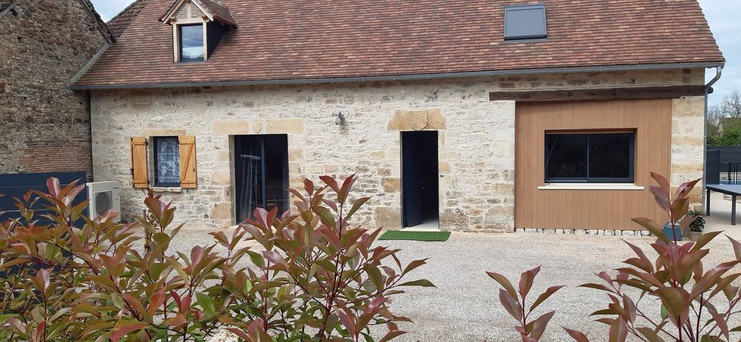 Gîte pour 10 personnes, avec terrasse ainsi que piscine et jardin dans Vallée de la Dordogne - 3