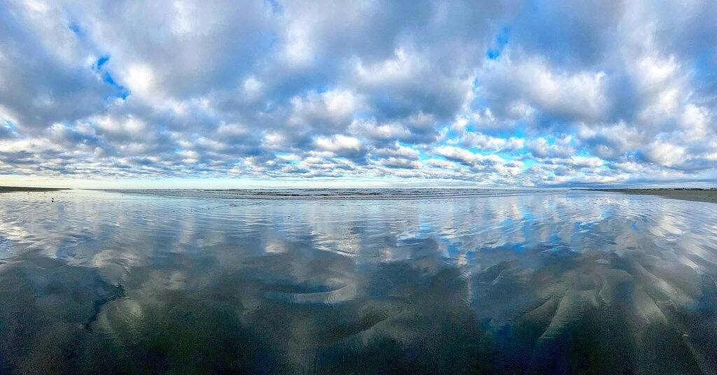 Cozy Chalet in Ocean Shores located within steps from the beach in Ocean Shores Beach, Ocean Shores