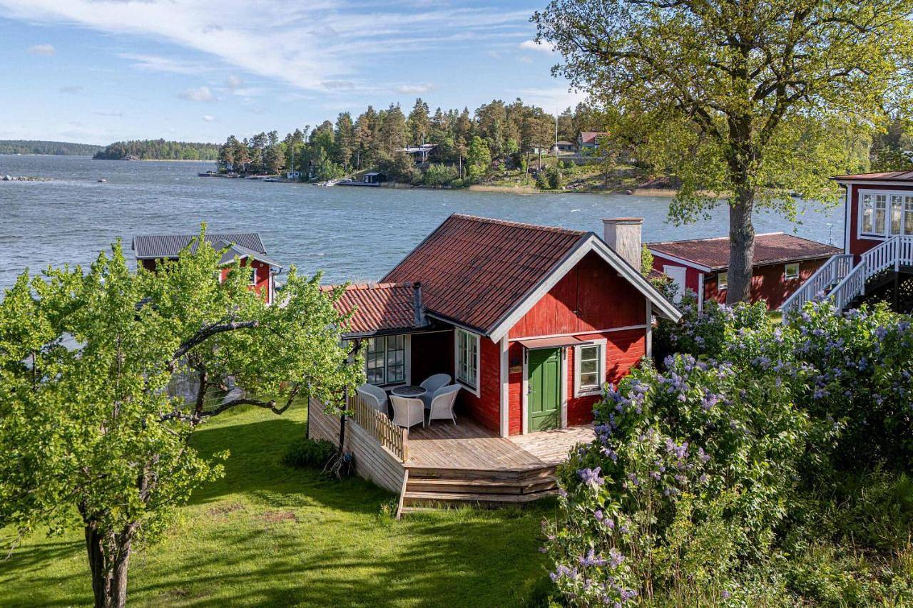 Traditional Archipelago House Waterfront Sauna in Stockholmer Schärengarten
