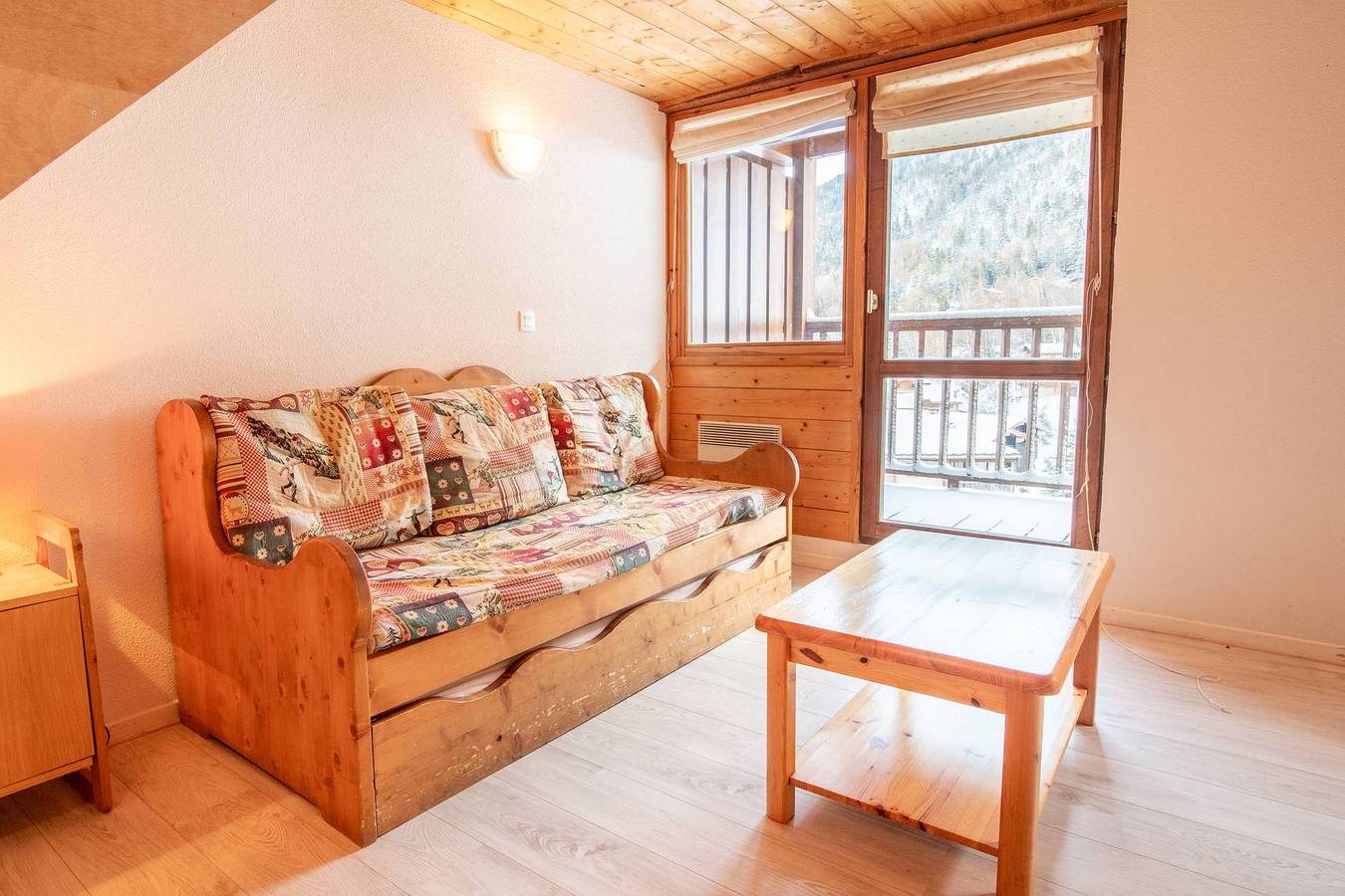 Entire studio, Spacious studio with beautiful mountain views. (Apt03) in La Norma, Villarodin-Bourget