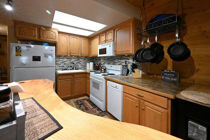 Glamping for 14 people, with hot tub and balcony in Idaho