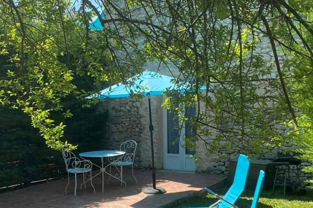 Gîte avec étang privé, piscine partagée et Wifi en Dordogne in Naussannes, Périgord Pourpre