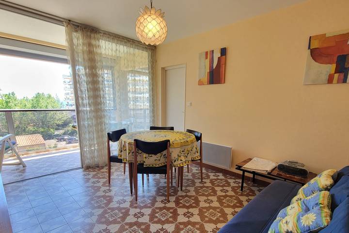 Gîte pour 4 personnes, avec terrasse dans Plage Republique Frejus - 3