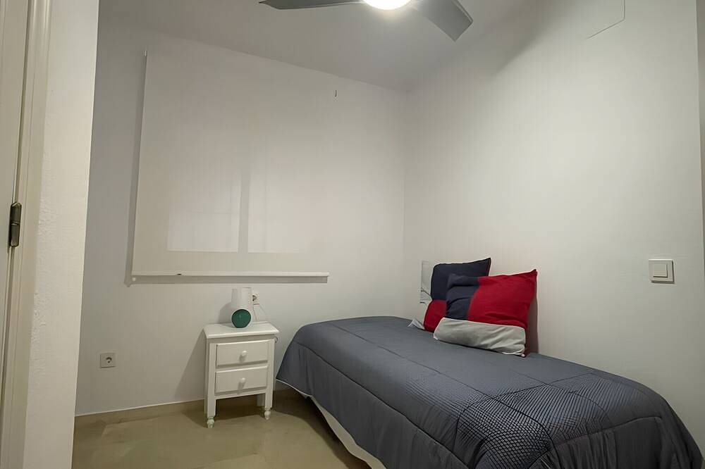 Entire apartment, Apartment 'El Portil Pinares' with Shared Pool, Private Terrace and Wi-Fi in Playa Nueva Umbría, El Portil