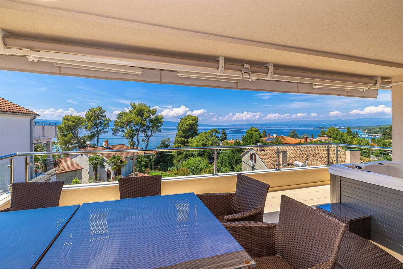 Ganze Wohnung, Luxus-Penthouse Claudia in Malinska-Dubašnica, Krk