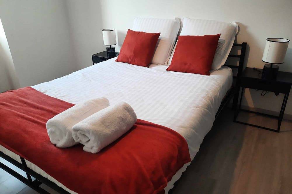 Entire apartment, T2 Mezzanine Historic Center in Saint-Paul-Trois-Châteaux, Nyons region