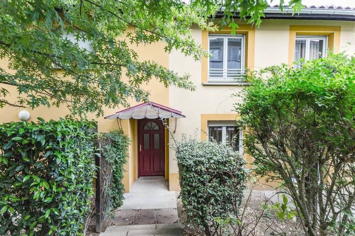 Location de vacances pour 5 personnes, avec jardin à Lissieu - 4