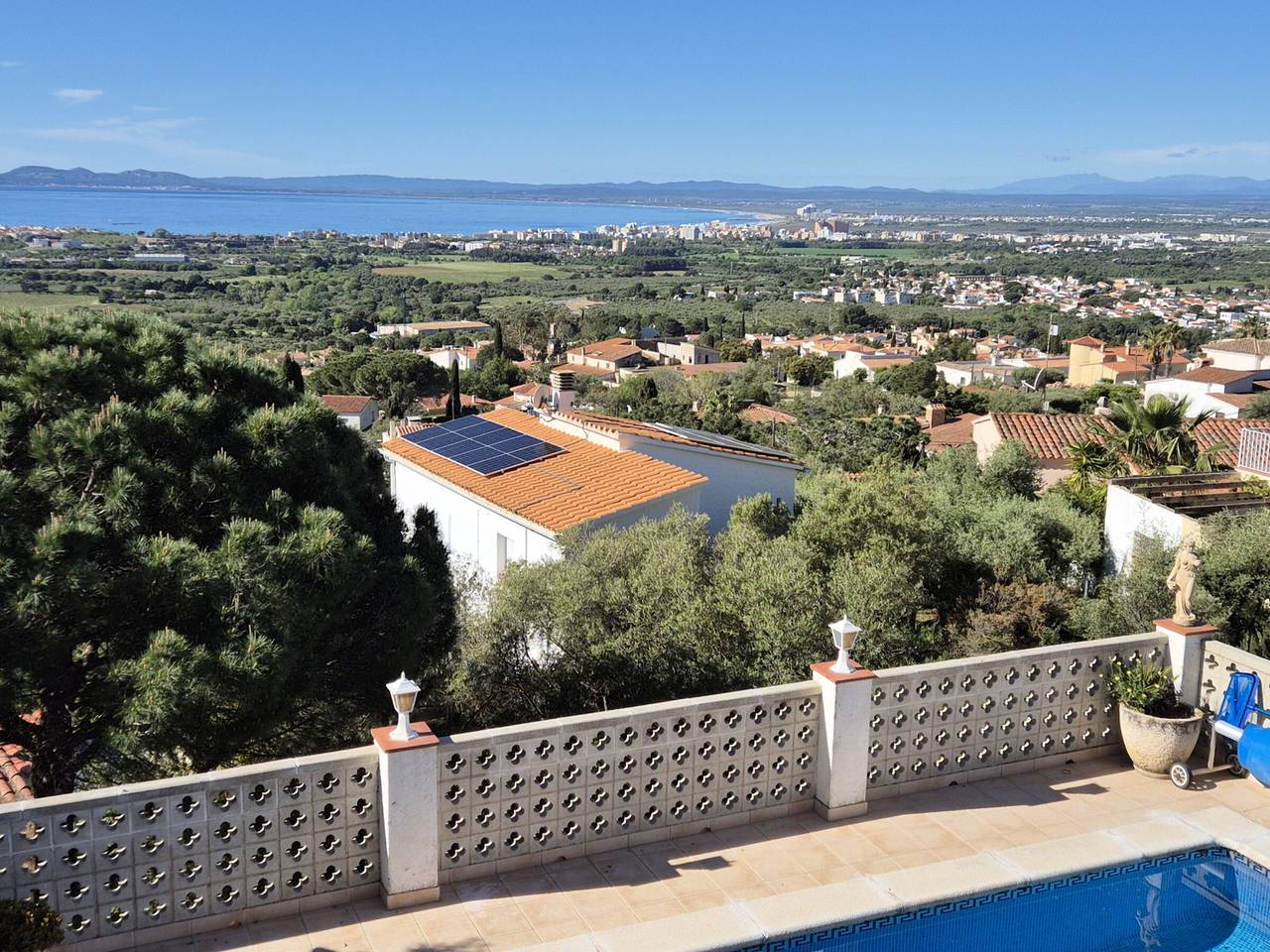Villa familiale avec piscine privée, climatisation et Wi-Fi à Roses in El Mas Fumats, Roses