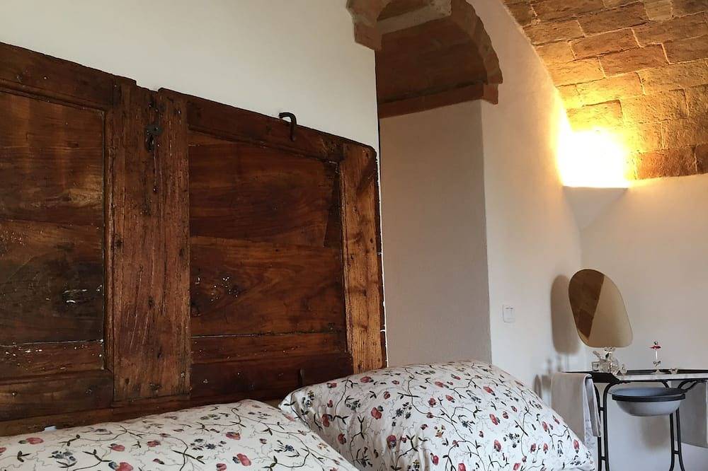 Ganze Wohnung, Typische toskanische Residenz in einem alten Dorf am Stadtrand von Siena in Monticiano, Siena Provinz