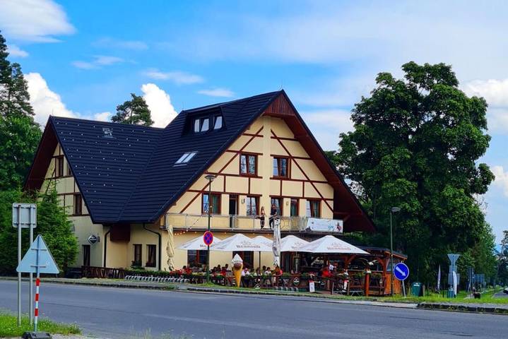 Hotel dla 3 osób, z basen i taras oraz sauna i jacuzzi w Tatrzańska Łomnica