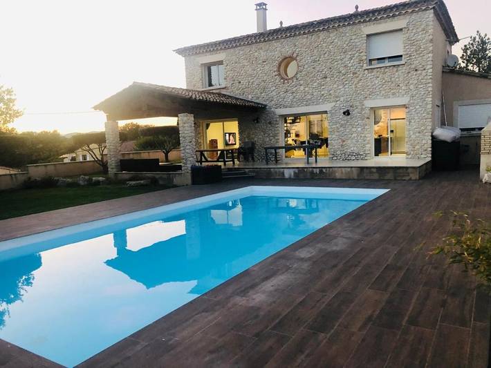 Location de vacances pour 6 personnes, avec jardin et piscine à Allègre-les-Fumades