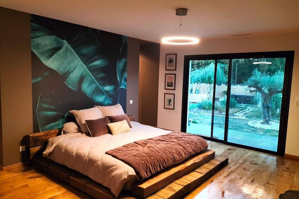 Villa in a private estate, swimming pool with beach (overflow) in Bagnols-sur-Cèze, Nimes und Umgebung