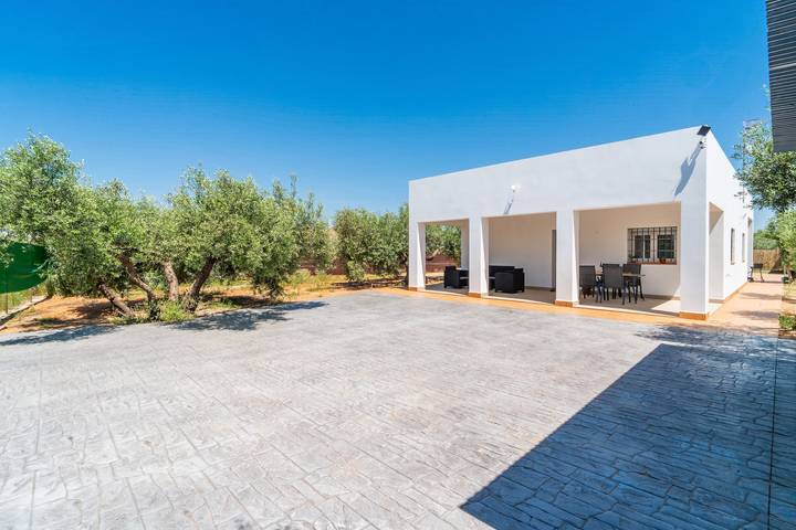 Finca 'Olivera' mit privatem Pool, Wi-Fi und Klimaanlage in Marchena, Sevilla Provinz