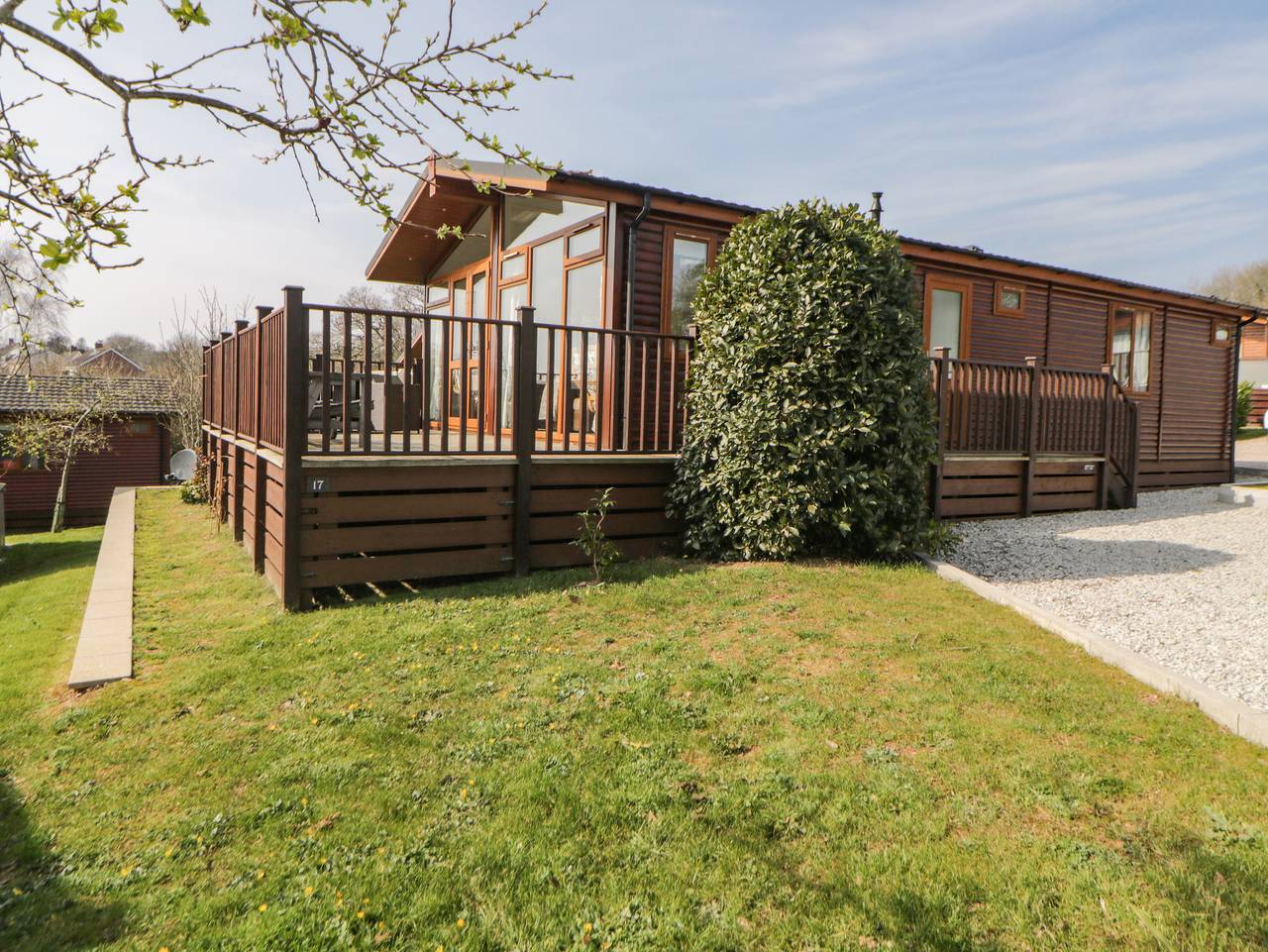 Meadow Lodge in Newton and Noss, South Devon