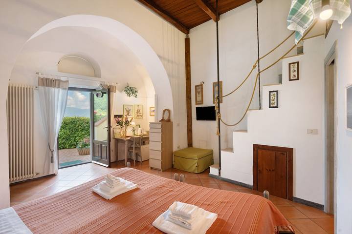 Holiday rental for 3 people, with garden in Campania