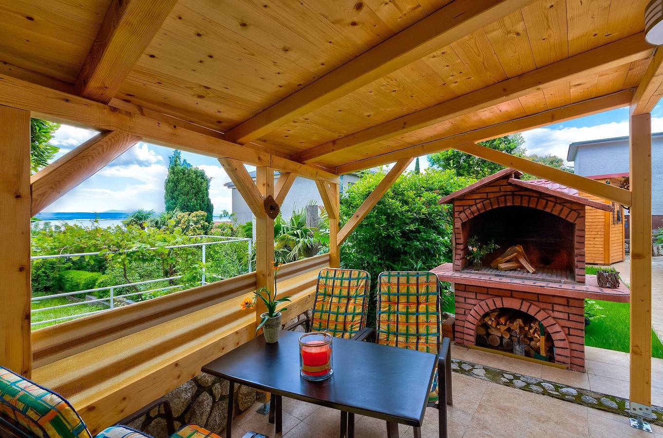 Ganze Wohnung, Reizendes Apartment nur 350 Meter zum Sandstrand mit Meerblick, Grill, Waschmaschine in Crikvenica, Primorje-Gorski Kotar