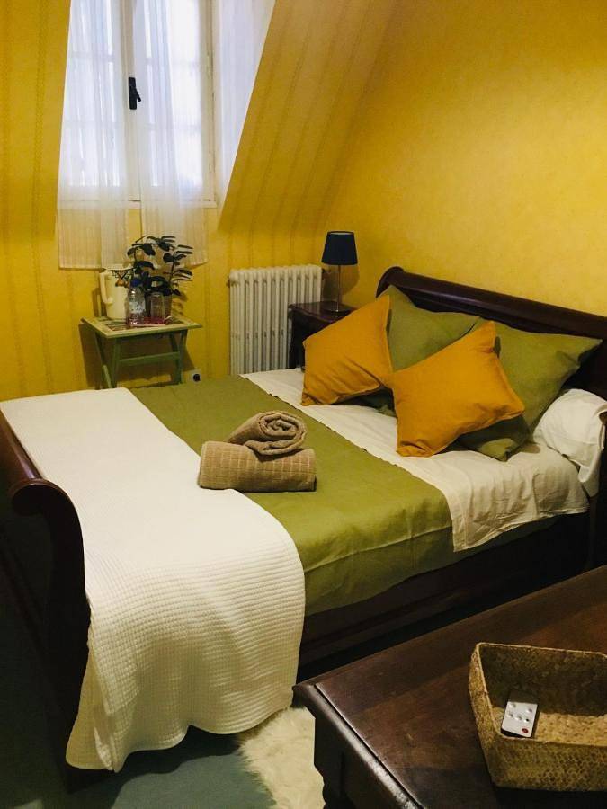 Chambre d’hôte pour 6 personnes, avec Terrasse ainsi que Jardin et Vue à Lalinde