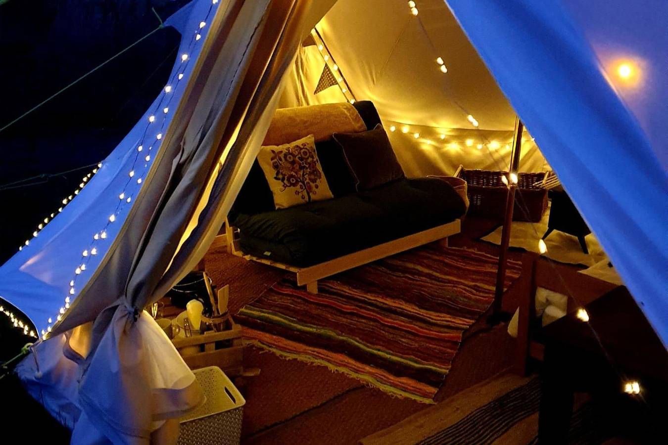 Xl Bell Tent - Sleeps 6 - Log Burner - Parking in North York Moors National Park