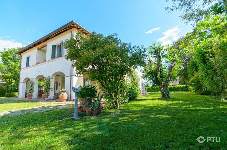 Villa per 8 persone, con Terrazza e Giardino a Foligno