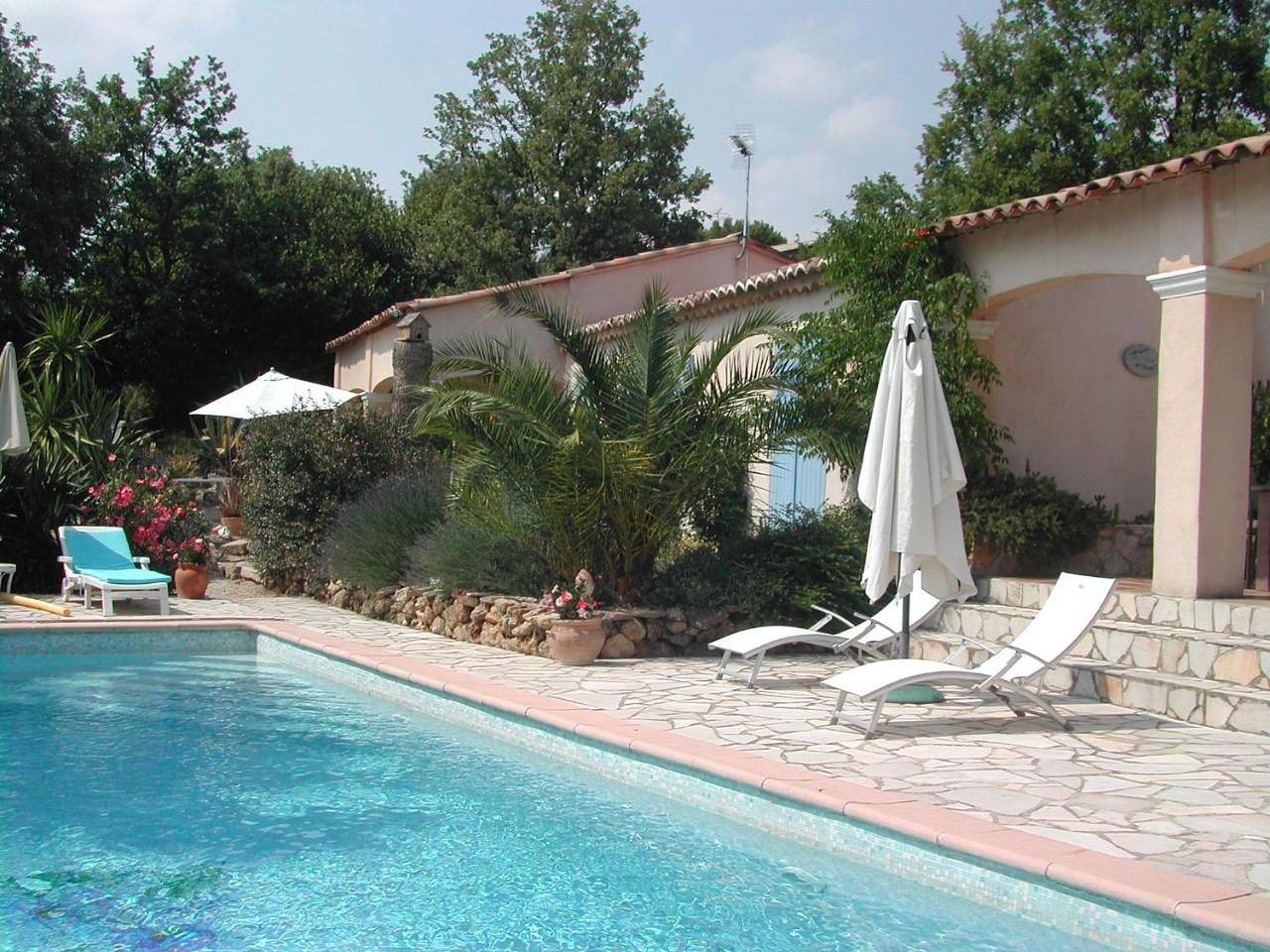 Appartement entier, Studio with Pool View in Tourtour, Région de Draguignan