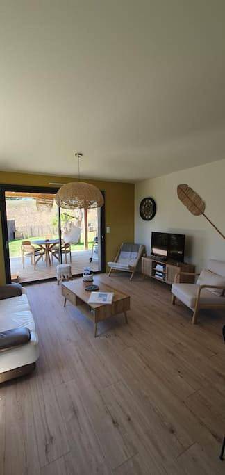 Location de vacances pour 4 personnes, avec jardin et vue, animaux acceptés à Saint-Germain-sur-Ay - 3