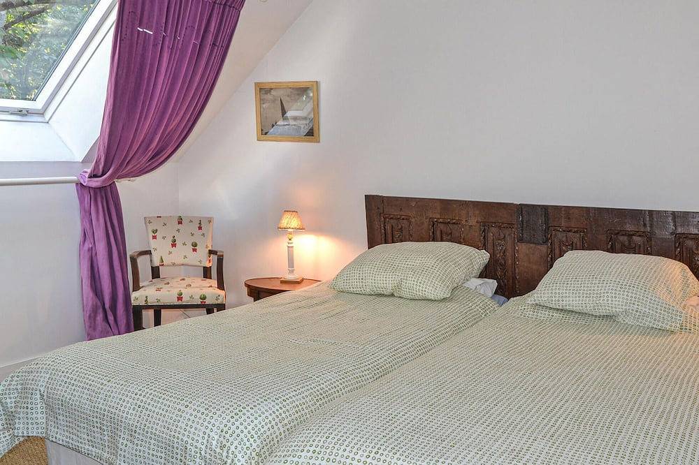 Beautiful home in Domfront en Champagne in Domfront-en-Champagne, Sarthe