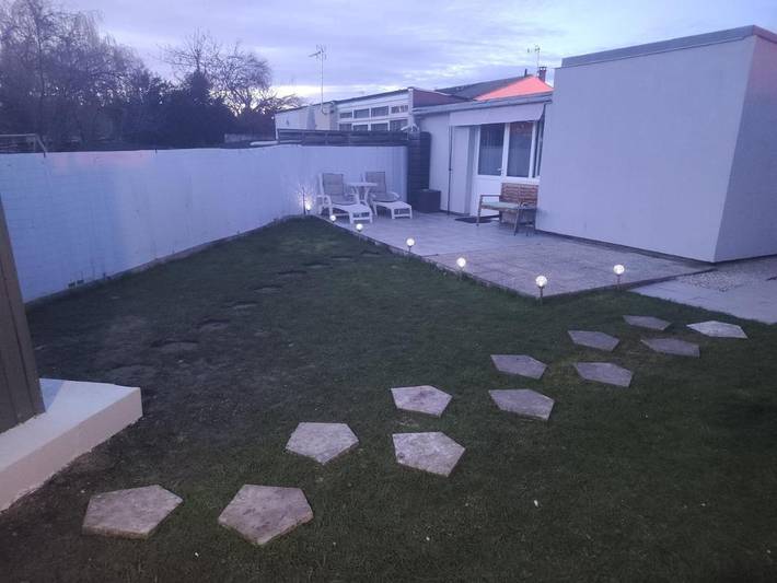 Location de vacances pour 2 personnes, avec jardin et vue dans Roissy-en-Brie
