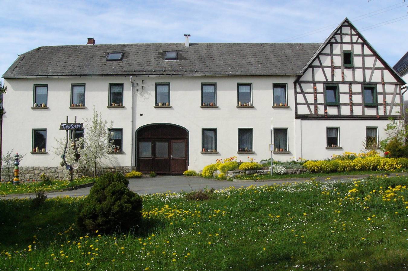 Ganze Wohnung, Apartment „Peter“ mit privater Terrasse und Wlan in Zeulenroda-Triebes, Saaleland