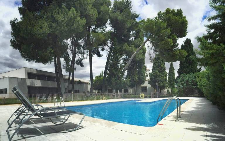 Hotel para 2 personas, con jardín y jacuzzi además de piscina y sauna, Familias con niños - 1
