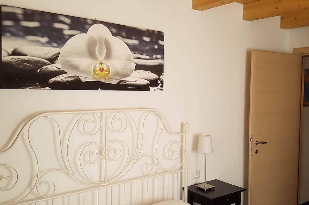 Ganze Wohnung, August Angebot Apartment a. 50 mt. vom sehr schönen strand in Cassone di Malcesine, Malcesine