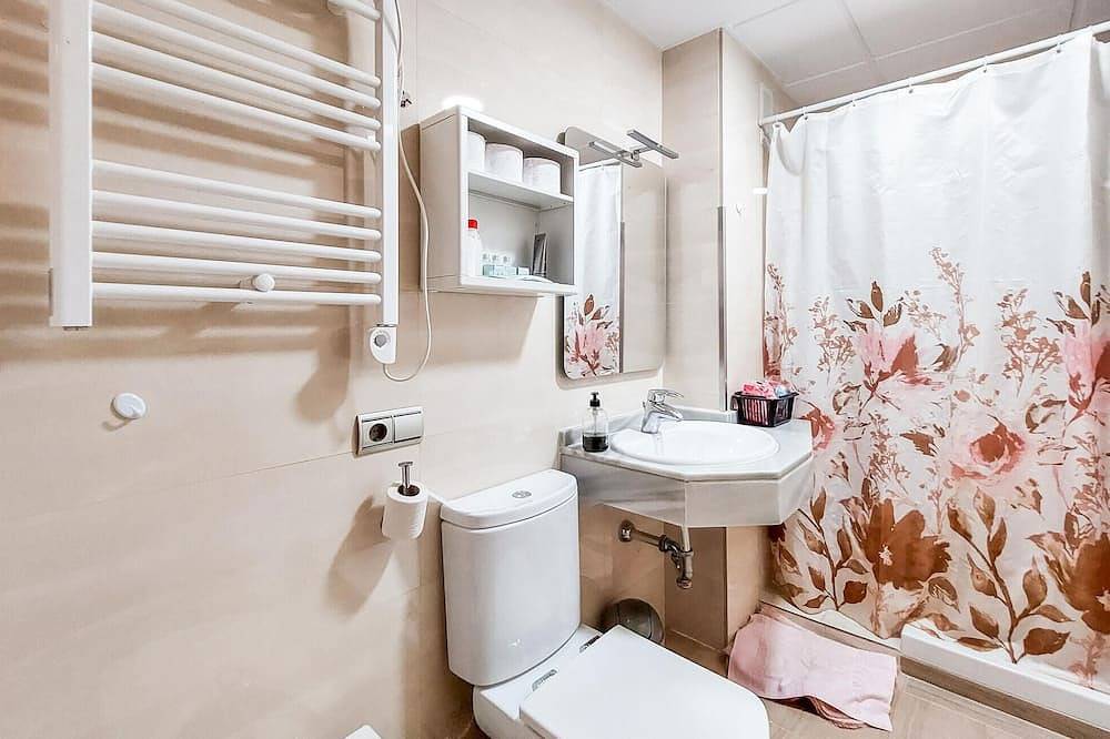 Entire apartment, Stunning apartment in Cadiz with Wifi in Playa La Victoria, Cádiz