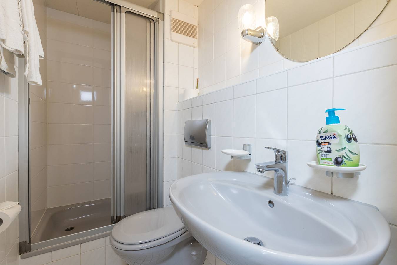 Zimmer 'Doppelzimmer 7' mit Bergblick, privater Terrasse und Wlan in Gailingen, Hegau